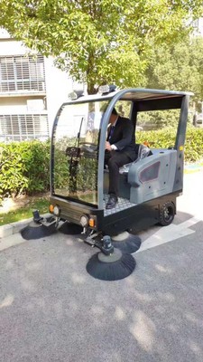 揚子S8駕駛式掃地機(jī)